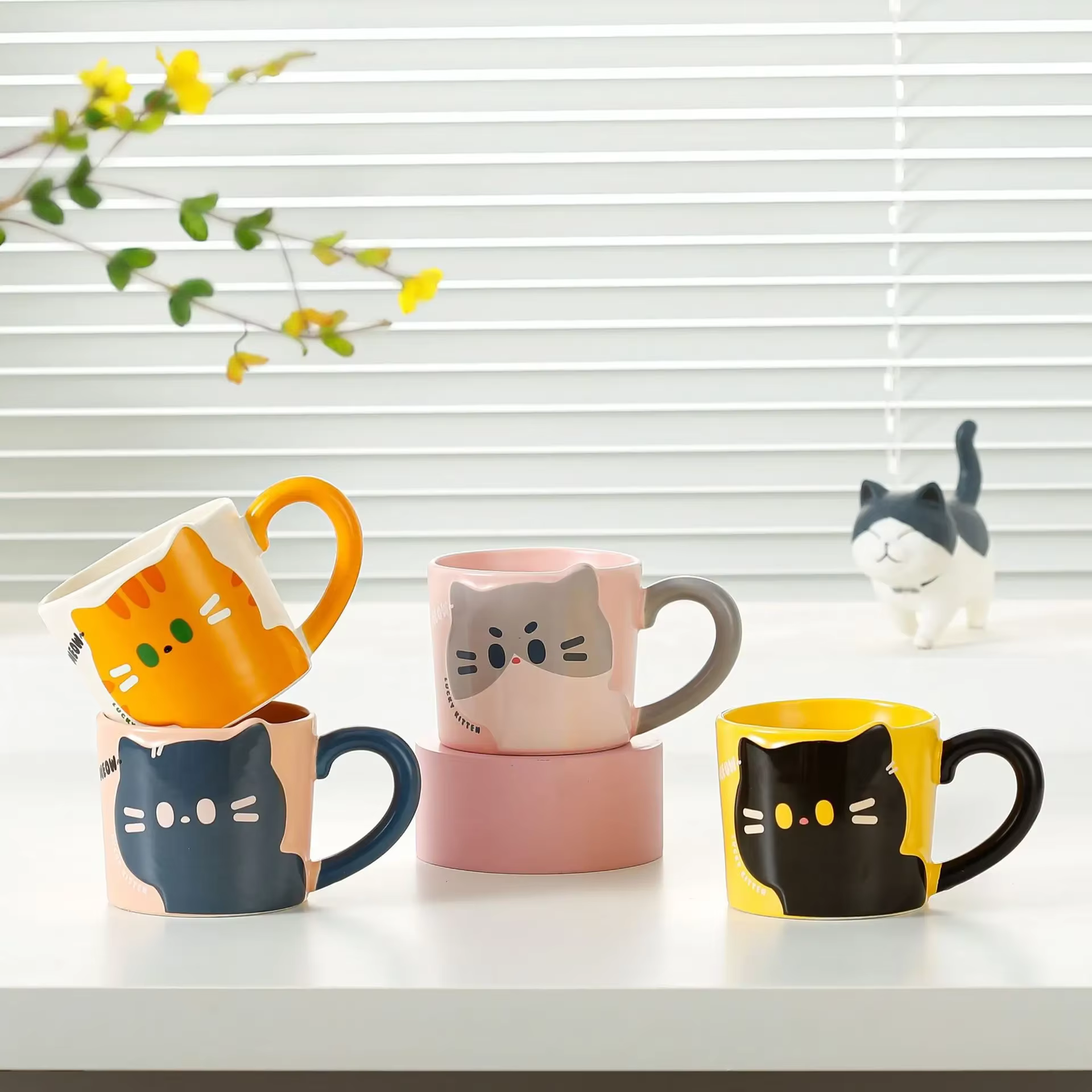 Tasse à café en céramique avec motif de chat de dessin animé japonais