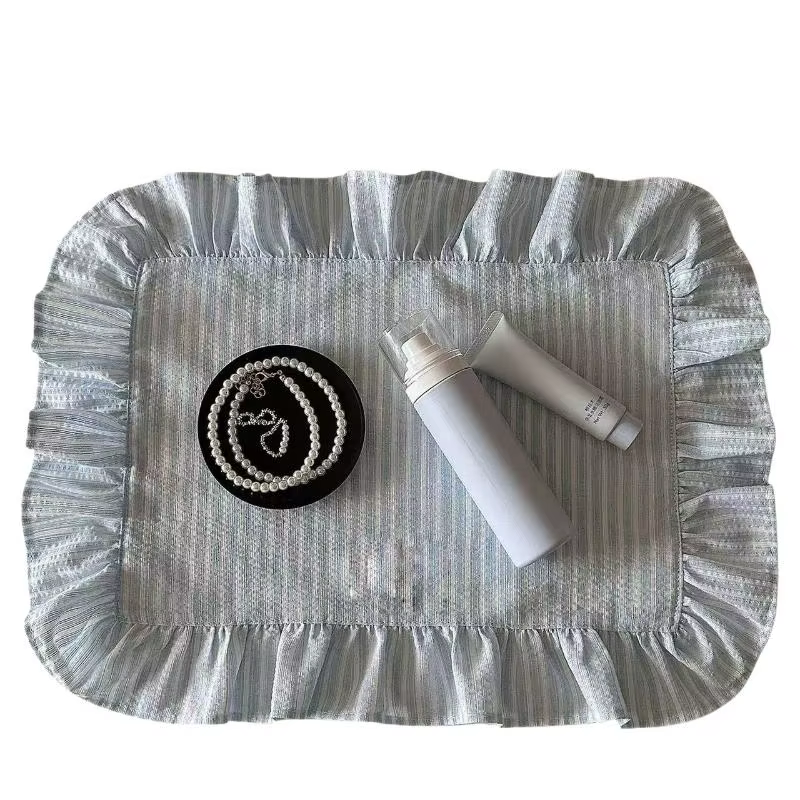 Set de table rayé à volants
