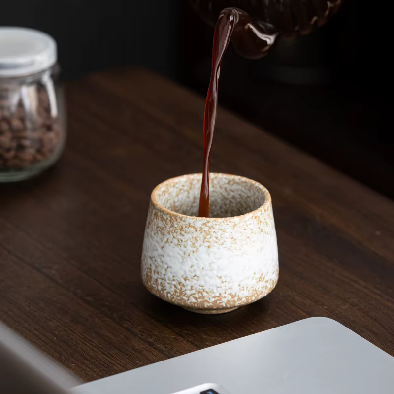 Tasse en céramique rétro