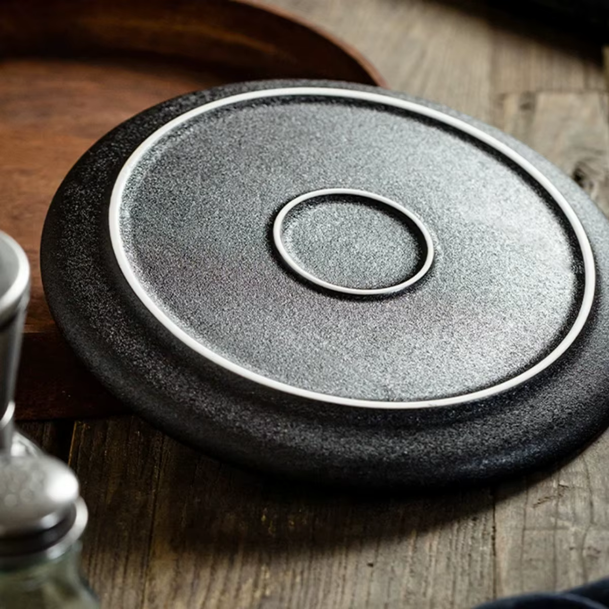 Ensemble d'assiettes noires en céramique pour la maison