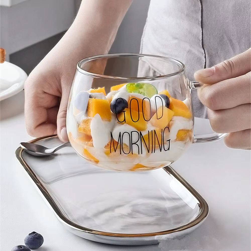 Verre rond transparent avec poignée