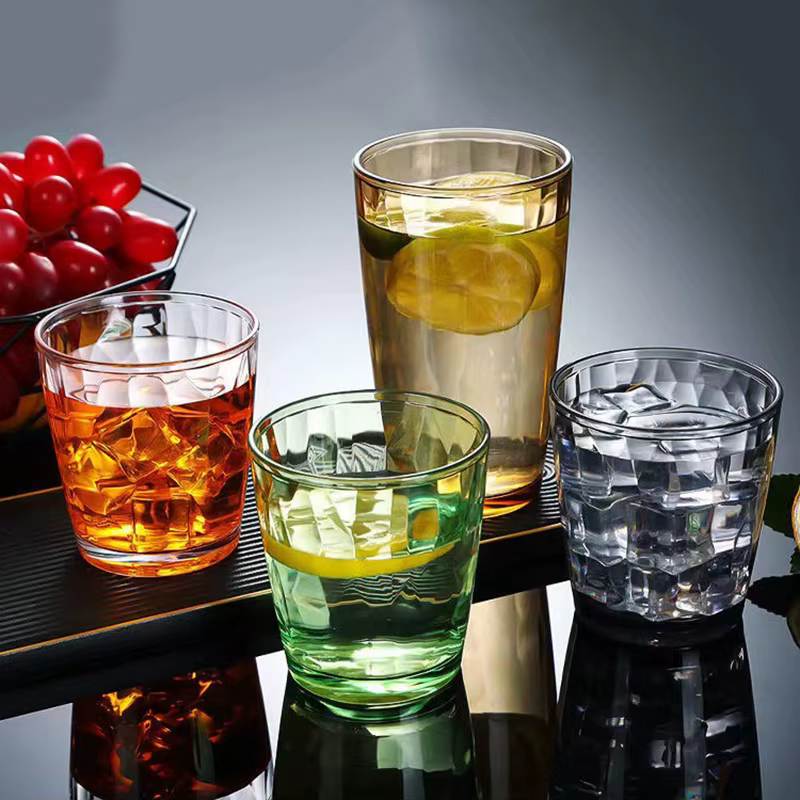 Verres à vin en plastique