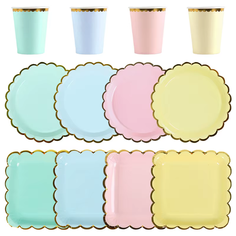 Assiettes de fête jetables colorées
