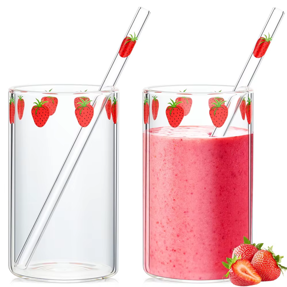 1pc Tasse en verre mignonne à motif fraise avec paille 300ml, Tasse à eau transparente créative, Tasse en verre résistante à la chaleur pour étudiant, pour lait et jus