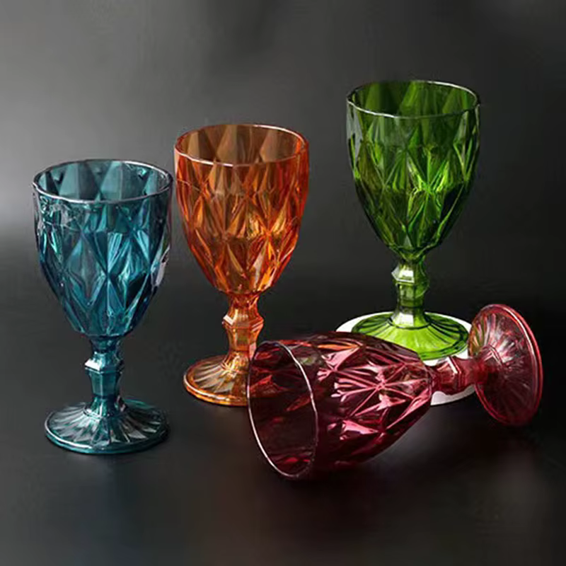 Verre à vin vintage en plastique