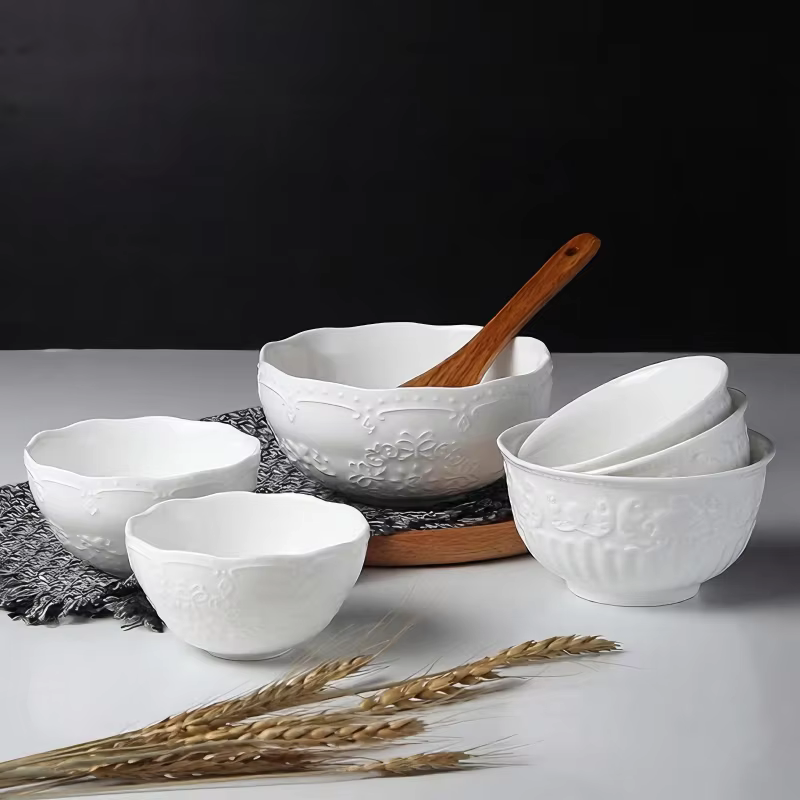 Filles à salade en relief blanc