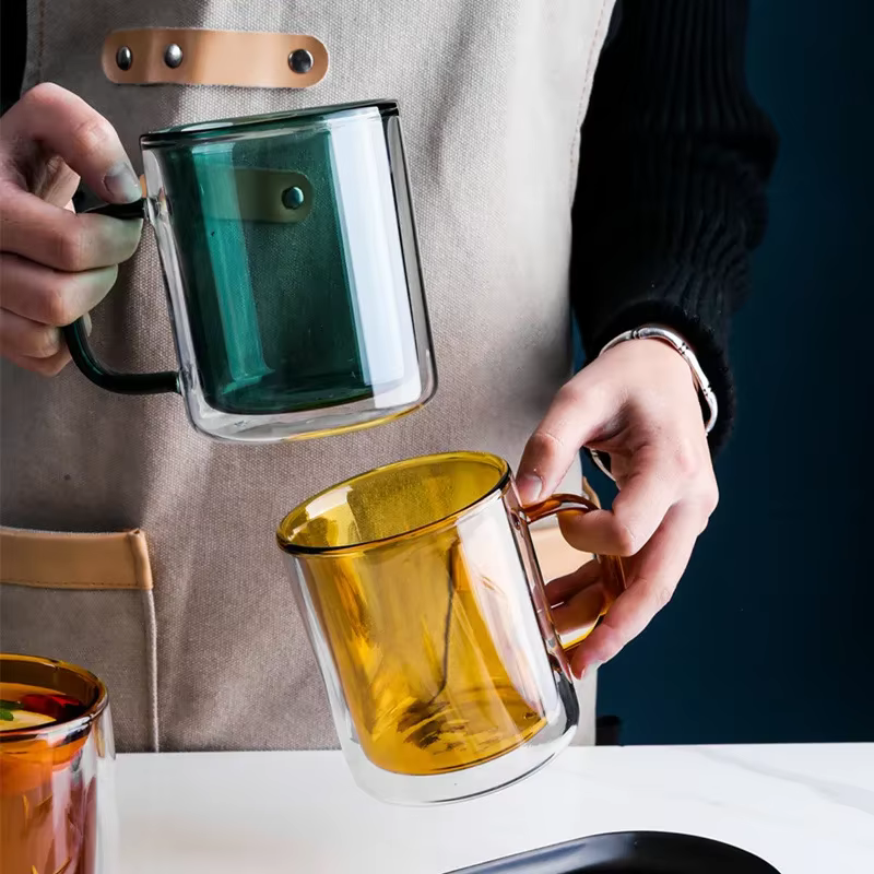 Tasse astronomique en verre coloré avec poignée