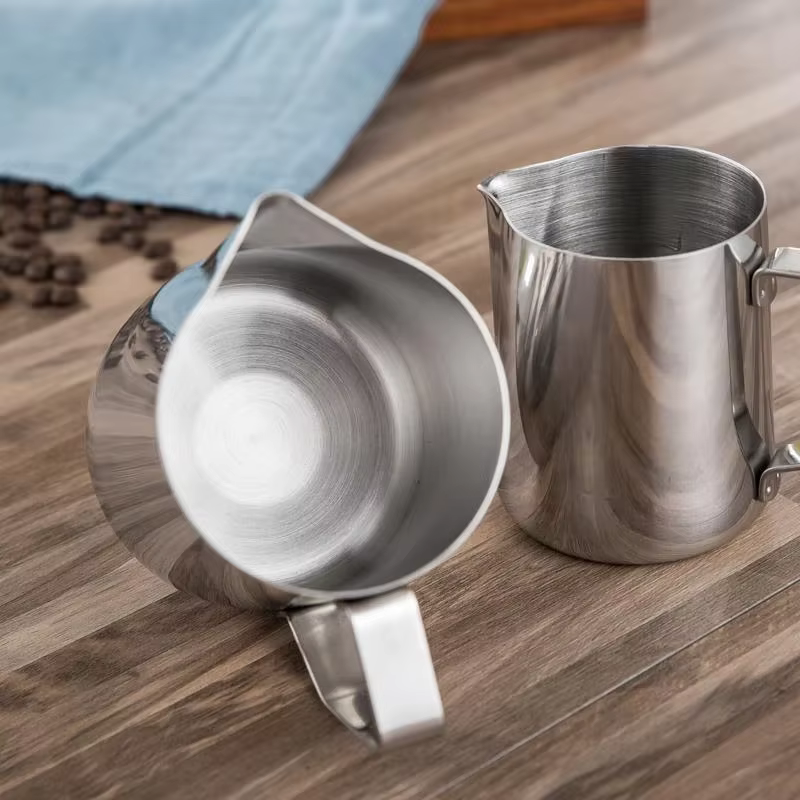 Pichet à mousse de café et de lait