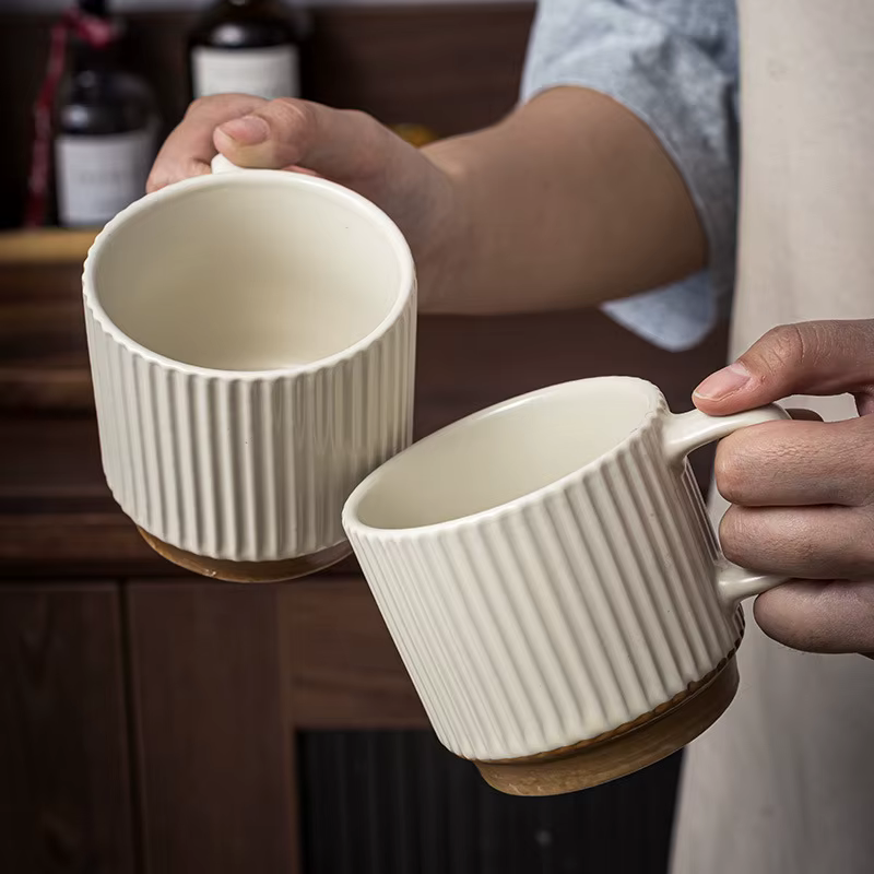 Tasse à boire universelle avec cuillère