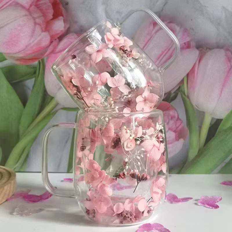 1 tasse à café en verre à double paroi avec un véritable motif de fleurs à l'intérieur
