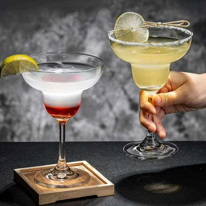 Verre à cocktail classique fait à la main