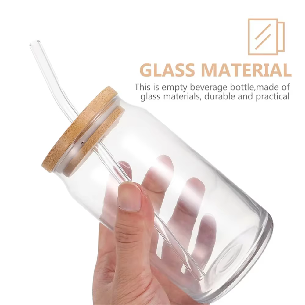 Tasses en verre avec couvercles et paille en bambou