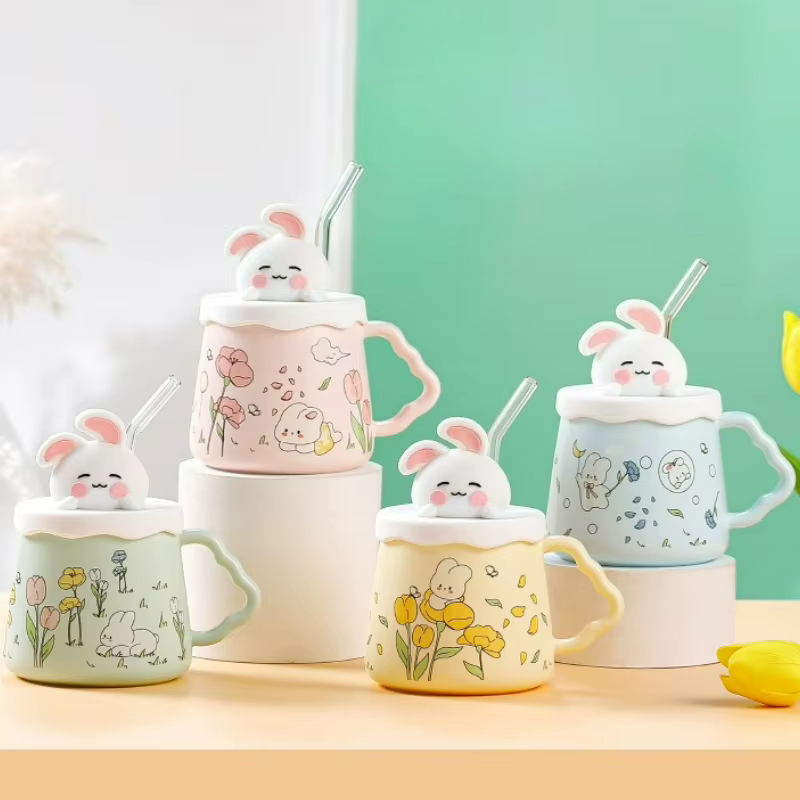 Tasse de lapin mignon de dessin animé avec couvercle