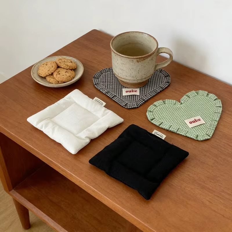 Joli set de table isolant en forme de cœur