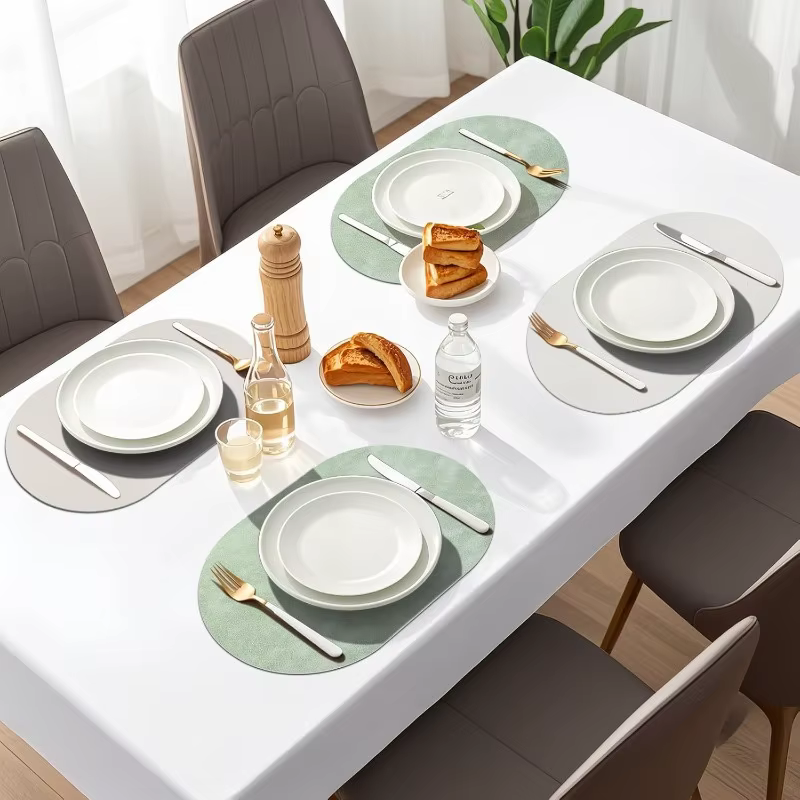 Lot de 4 sets de table ovales en similicuir