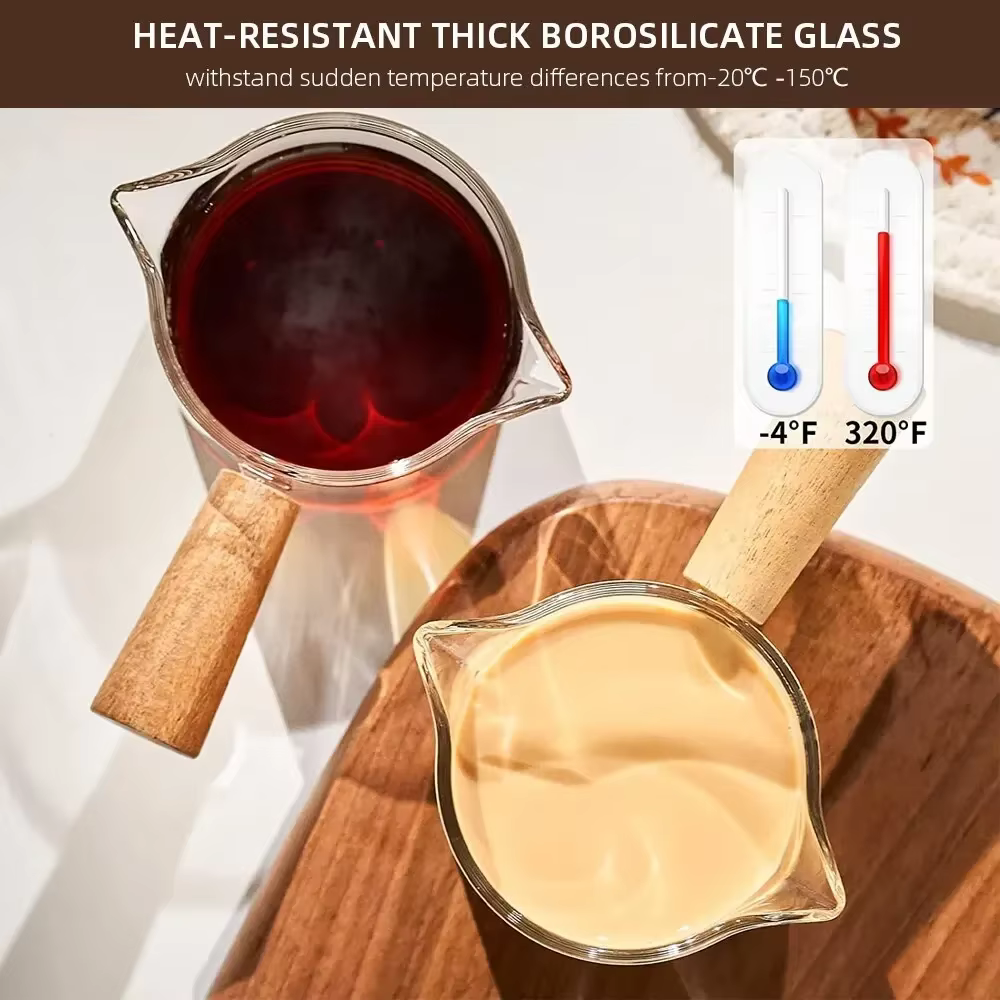 Tasse à mesurer en verre avec manche en bois