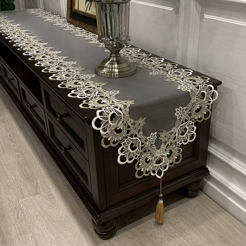 Chemin de Table rétro en dentelle