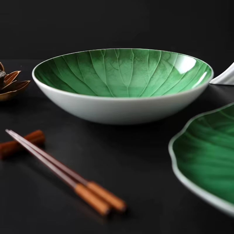 Assiette unique en forme de feuille de lotus verte