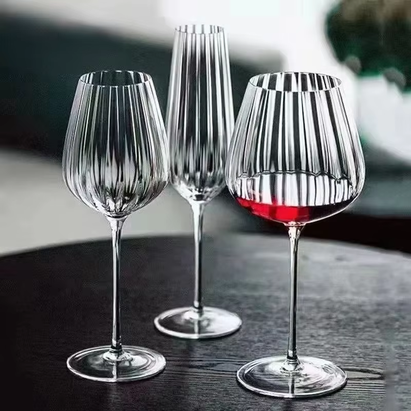 Verres à vin rouge en cristal série prisme optique lumineux