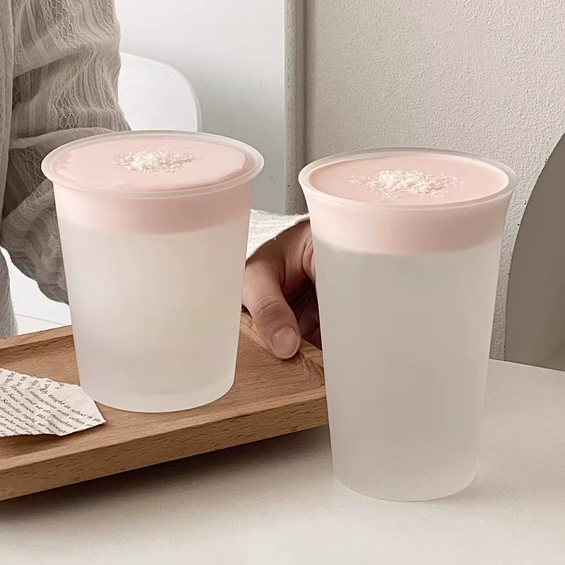 Tasse en verre conviviale ré simple pour la maison