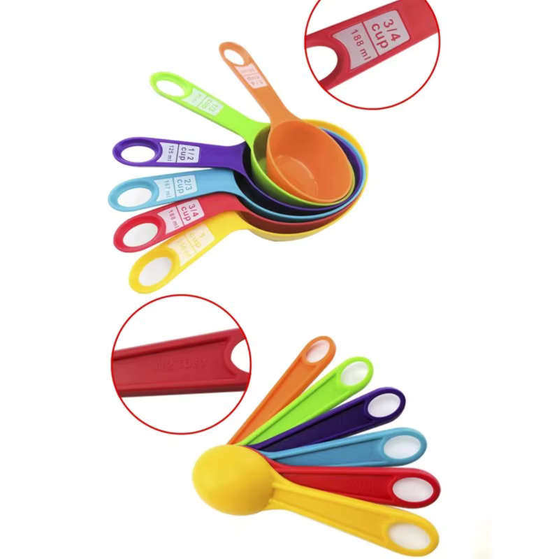 Ensemble de cuillères à mesurer en plastique avec échelle