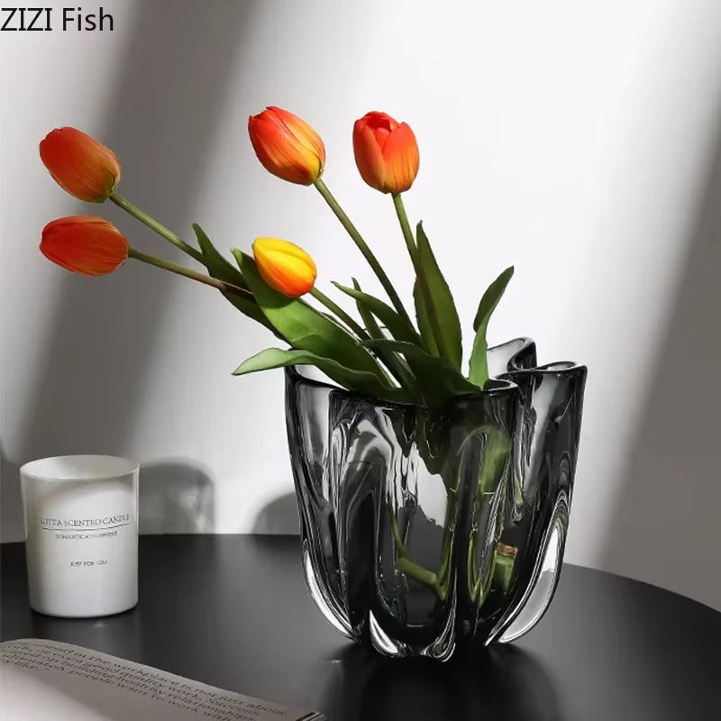 Vase en verre en forme de bourgeon de fleur