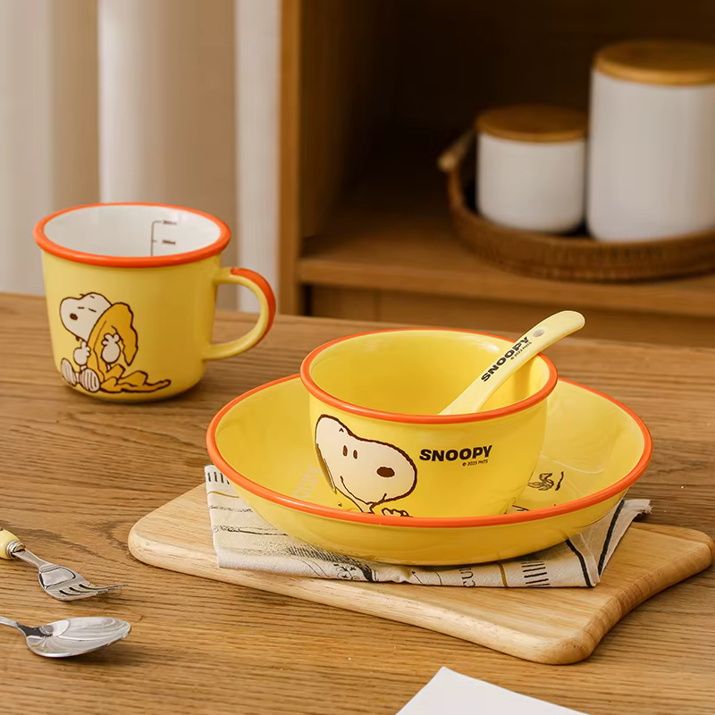 Nouveau 4 pièces tasse à eau bol à riz assiette à salade cuillère à soupe Kawaii dessin animé Snoopy ensemble en céramique ustensiles de cuisine enfants cadeau d'anniversaire