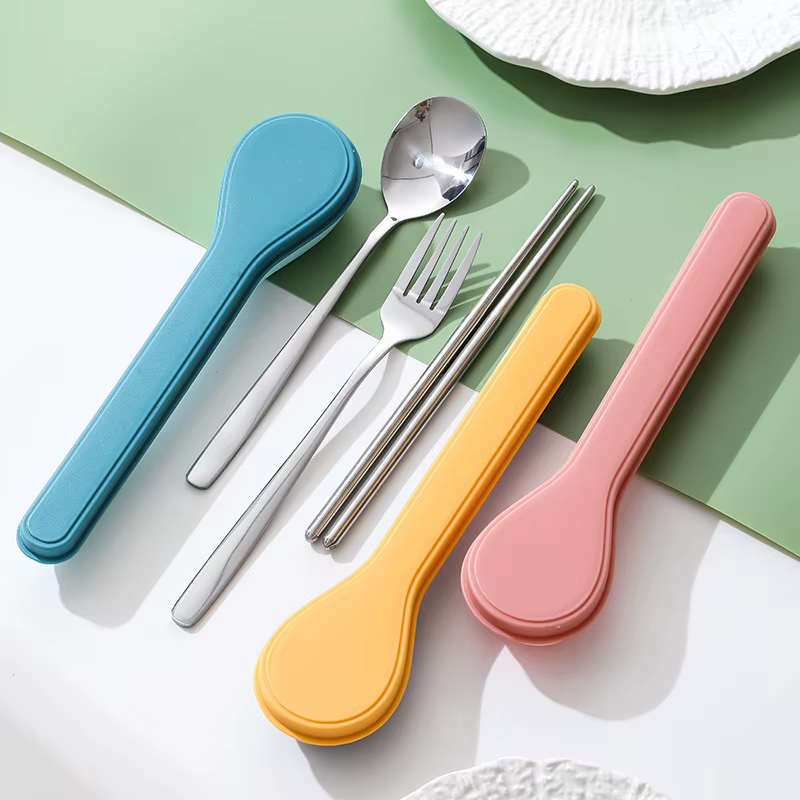 Couverts avec mallette de rangement
