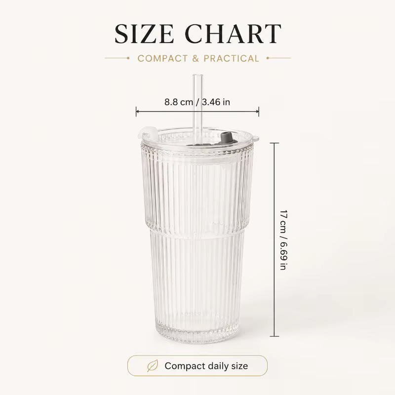 Tasse à café en verre rayée avec couvercle et paille