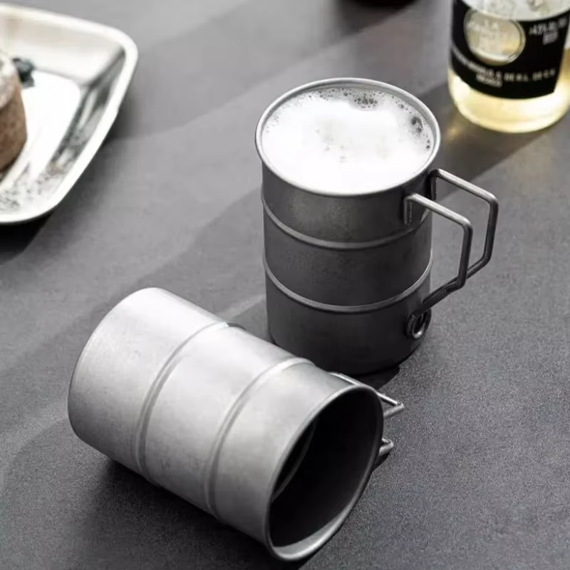 Tasse à café rétro d'extérieur