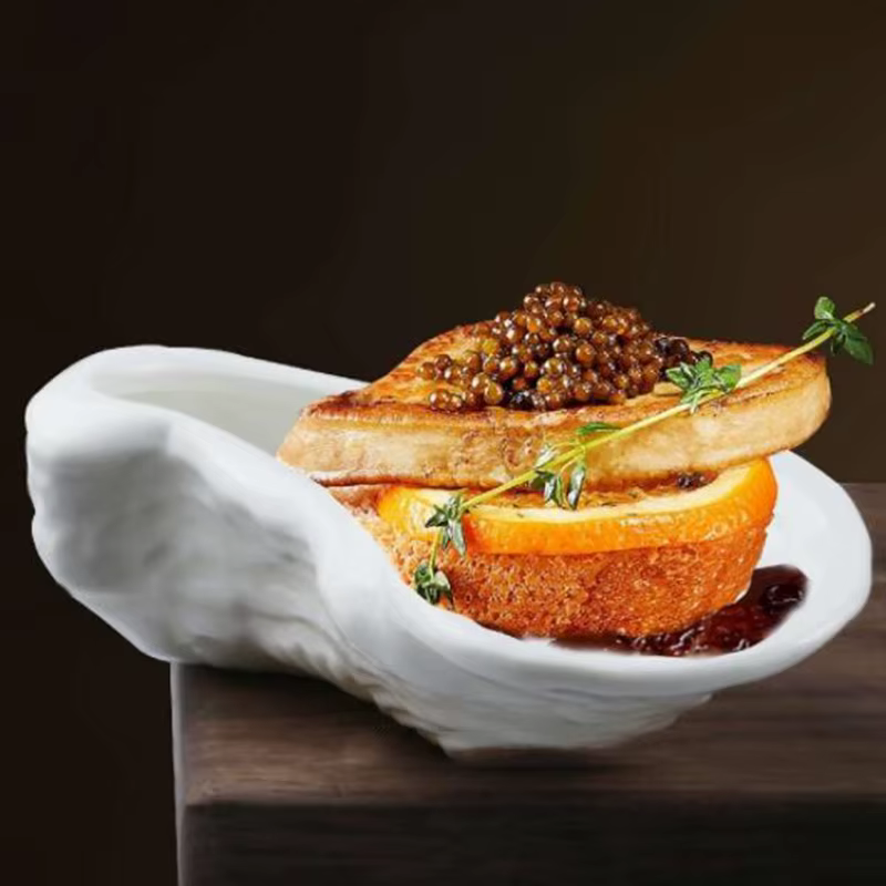 Assiette en céramique irrégulière