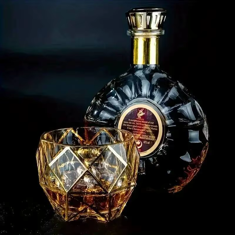 Verre à whisky de luxe avec ligne dorée