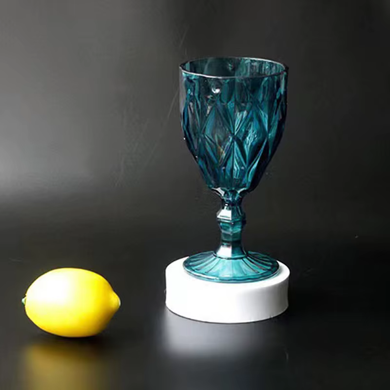 Verre à vin vintage en plastique