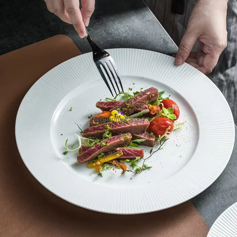Assiette en céramique, assiette à rayures blanches en relief