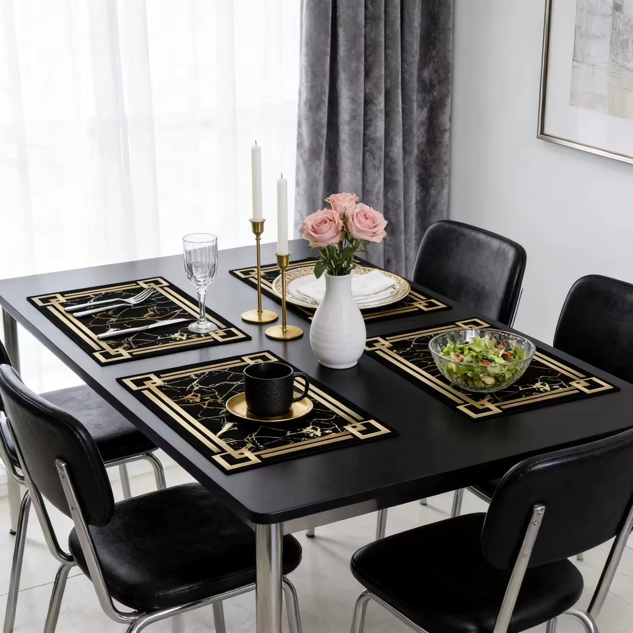 1 sous-plat en lin de cuisine à motifs noirs et dorés