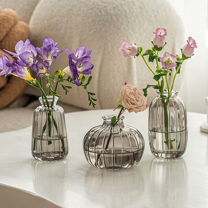 Vase en verre transparent