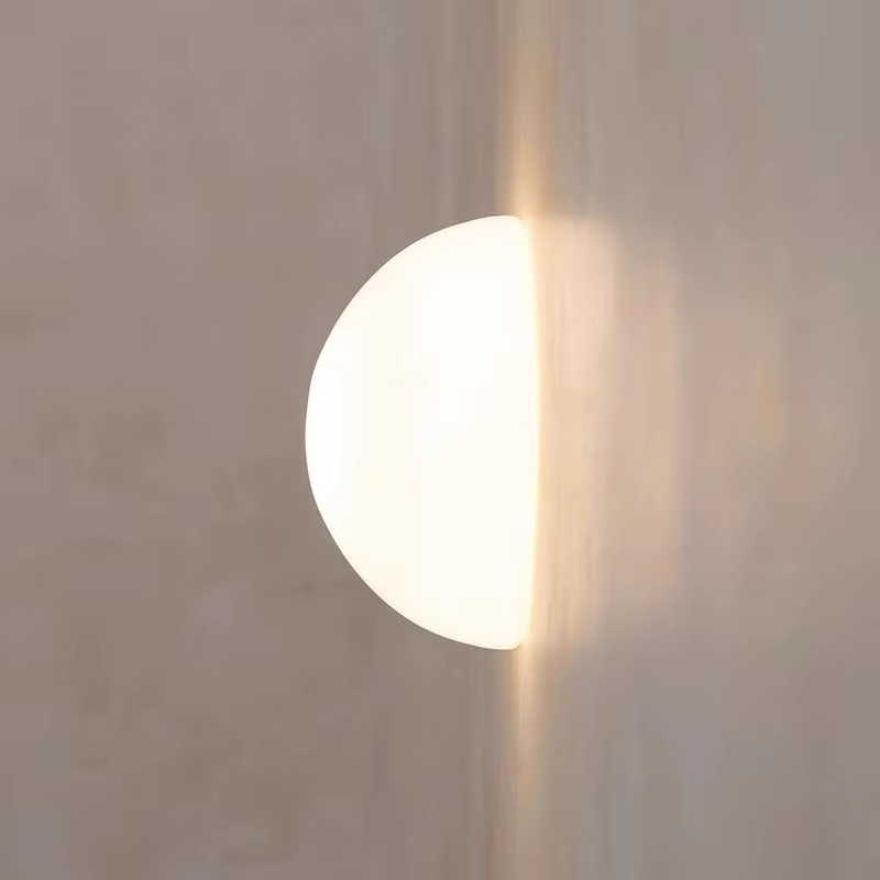 Applique murale LED boule de verre nordique, base dissimulée, blanc laiteux, décor de fond de canapé breton, balcon, allée, porche, chambre, lampe de chevet