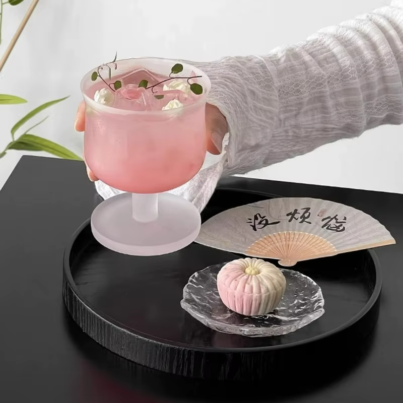Coupe en verre à pied court conviviale ré à la taille