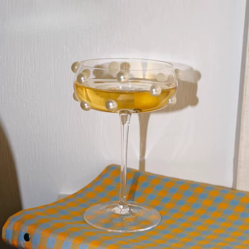 Verre à Champagne orné de perles fait à la main