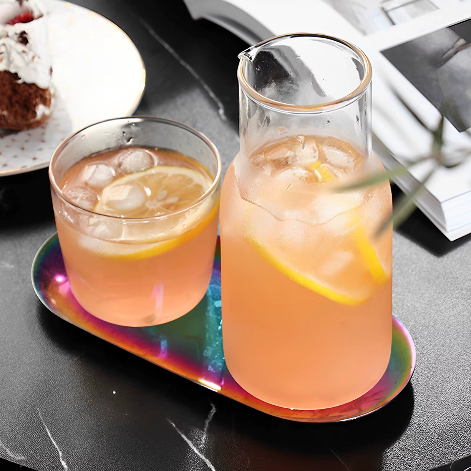 Carafe à eau transparente avec gobelet