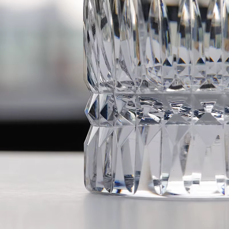 Verre coupé à la main pour clair