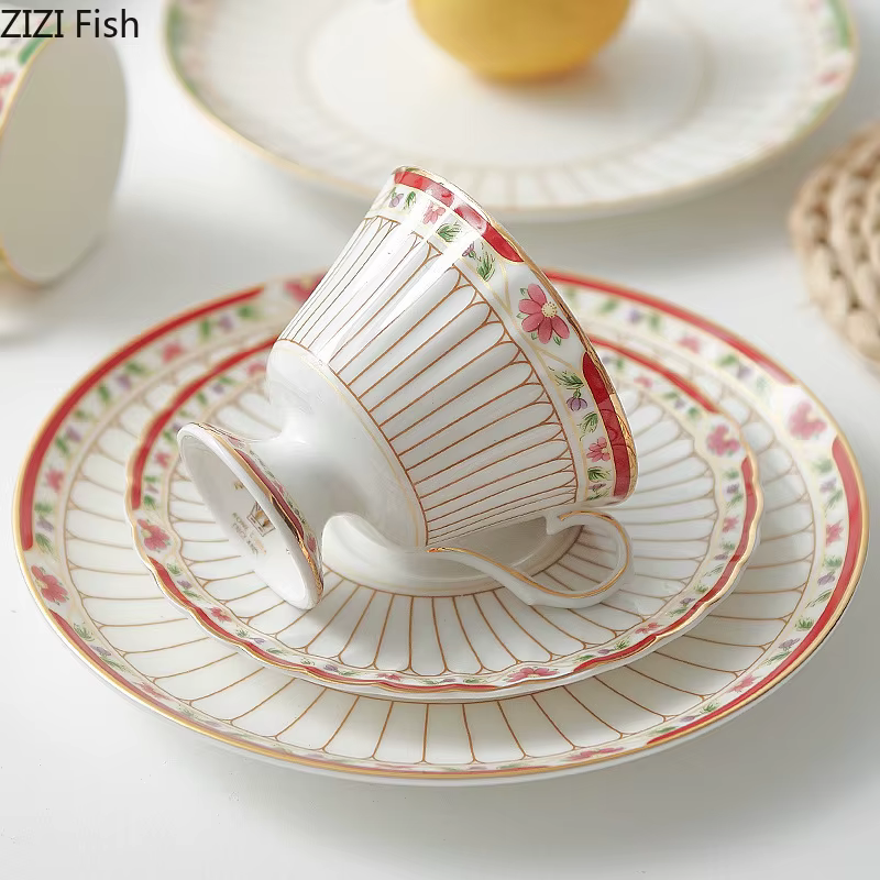 Tasse et soucoupe en céramique à cœur rayé plaqué or classique