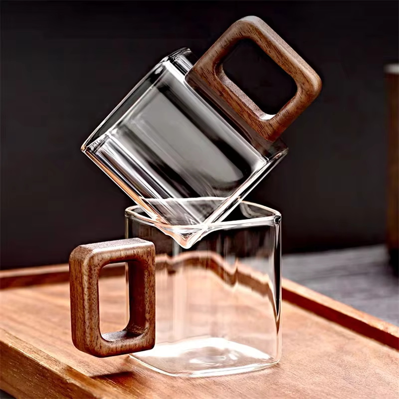 Tasse à café en verre de café moulu frais de petite capacité avec manche en bois de noyer tasses et tasses de thé au lait pour petit déjeuner à la maison