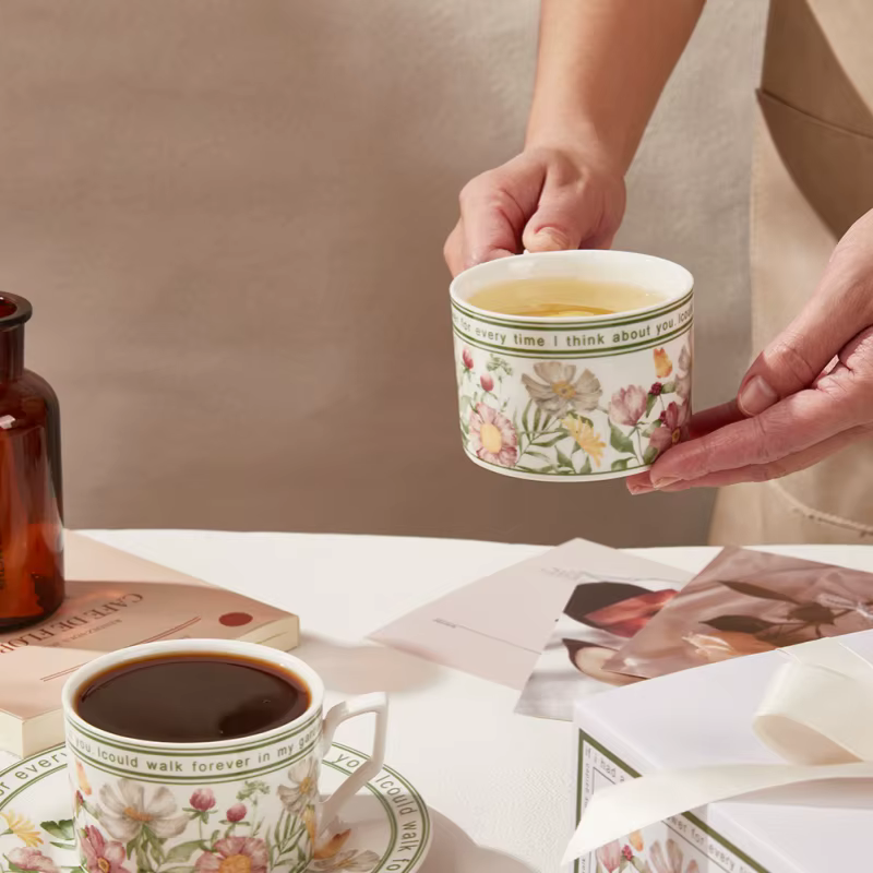 Tasse à café et soucoupe de Style rétro français