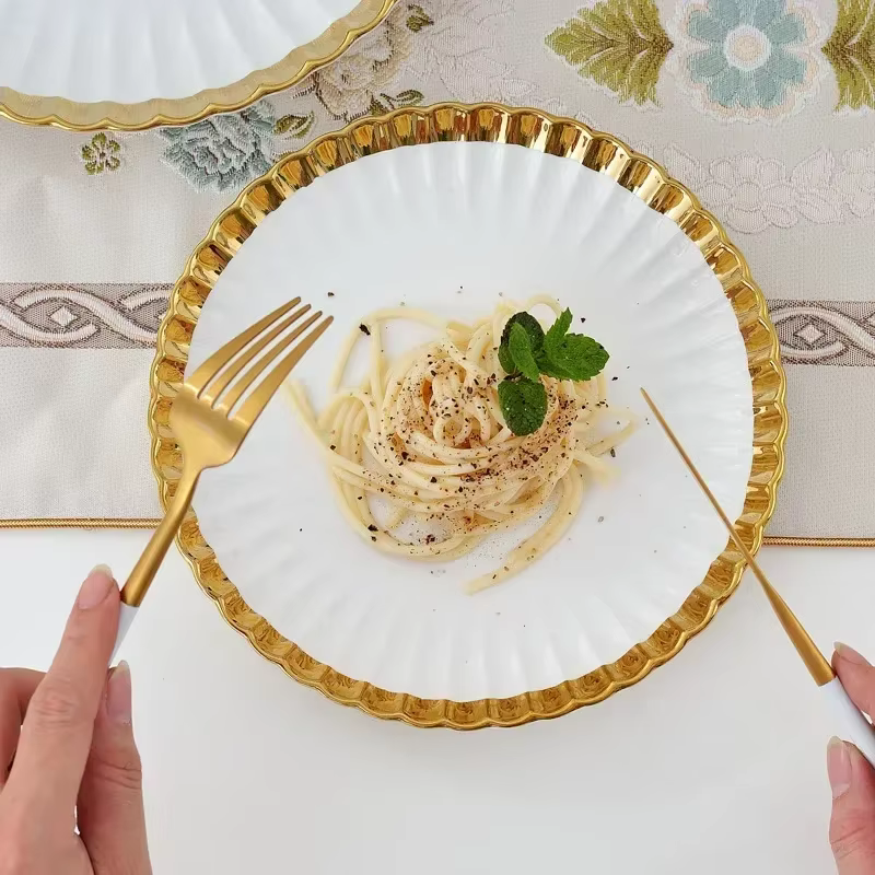 Assiettes en porcelaine blanche améliorée pour la nourriture