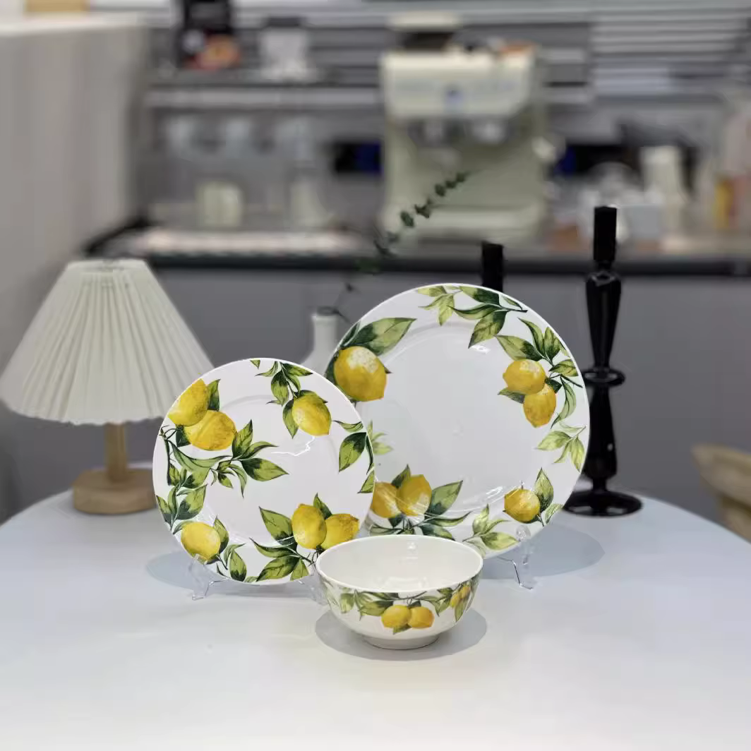 Assiette en porcelaine à motif citron