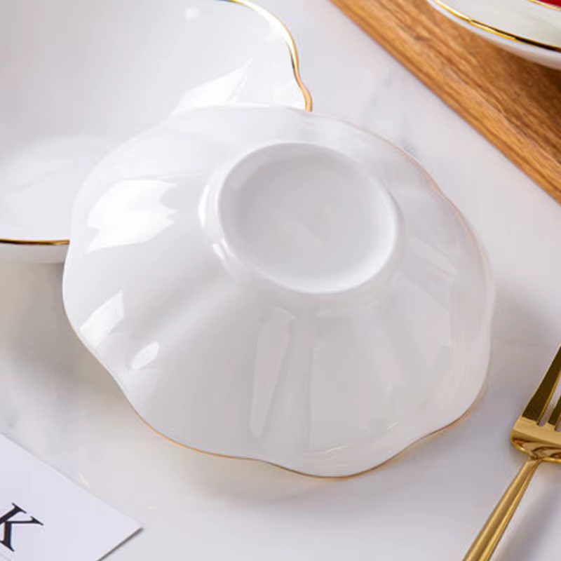 Assiettes en forme de fleur