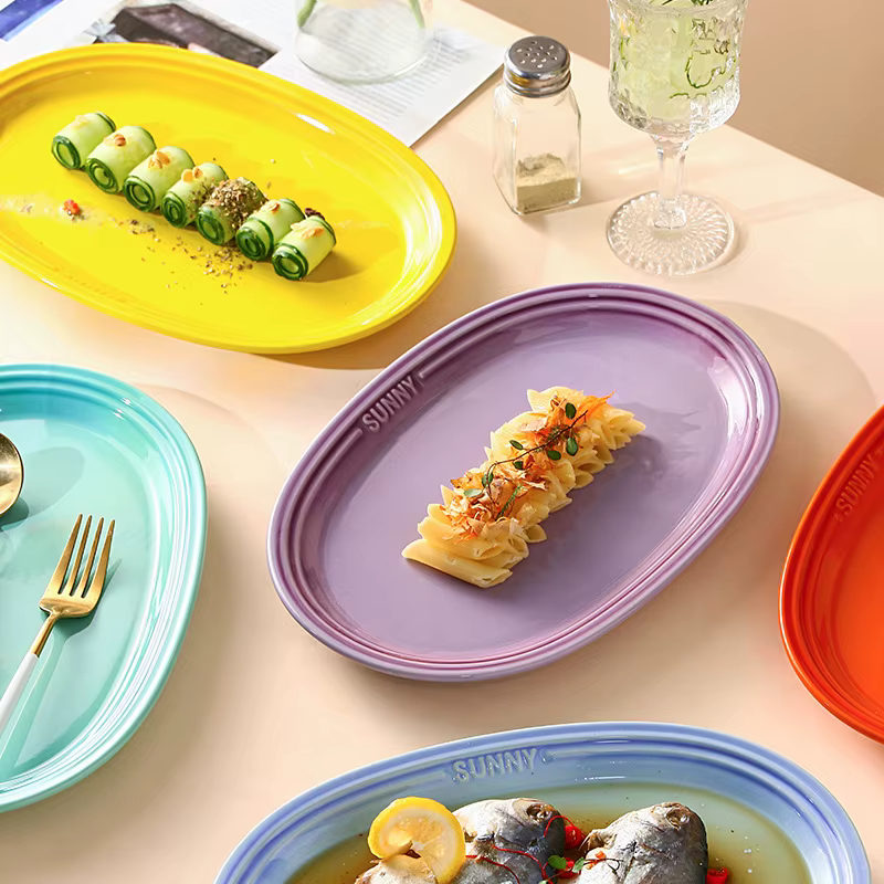 Assiettes de service ovales en porcelaine