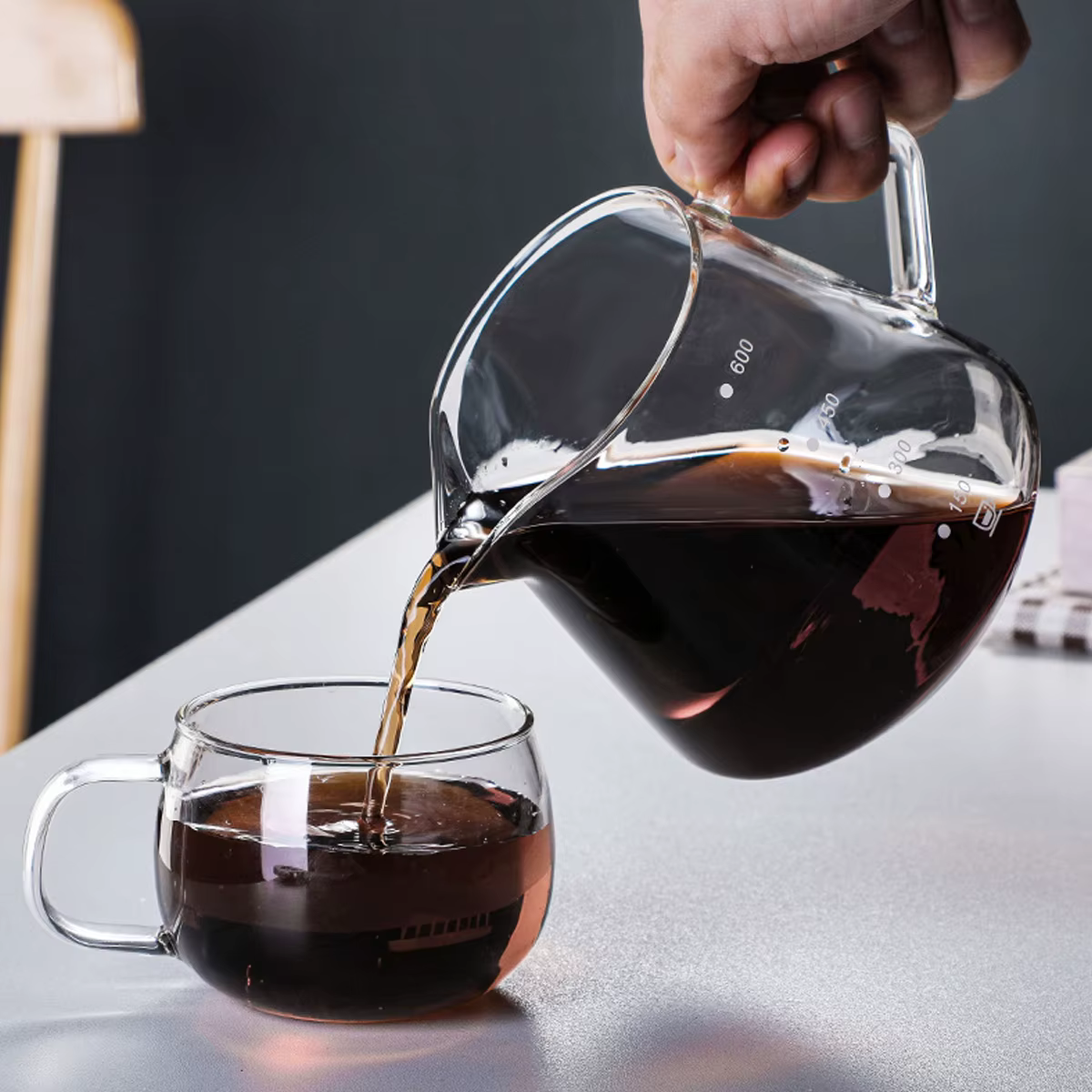 Carafe à café en verre avec poignée