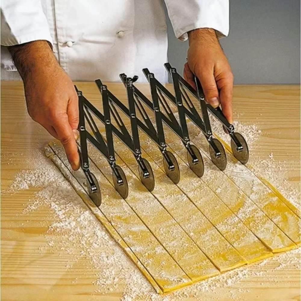 Couteau à pâtes latéral